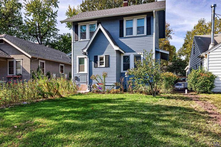 Property Photo: 135 SW Broadmoor Ave KS 66606