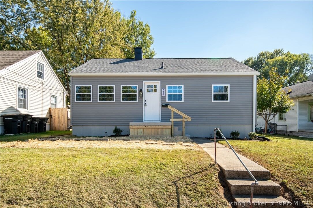Property Photo: 319 E Charlestown Avenue IN 47130