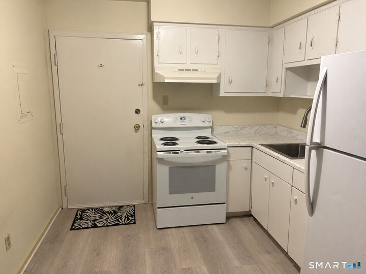 Property Photo:  79 Colebrook Court B  CT 06405 