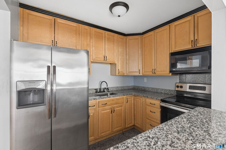 Property Photo:  47 Sumner Street 304  CT 06105 