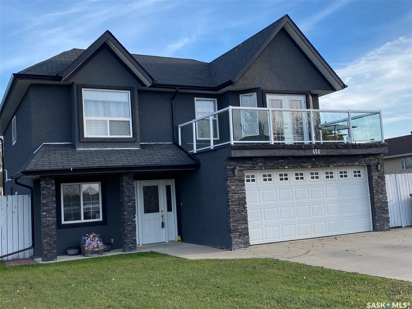 Property Photo:  454 Darlington Street E  SK S3N 4A1 