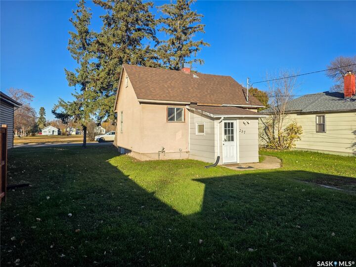 Property Photo: 257 6th Avenue W SK S0A 2P0