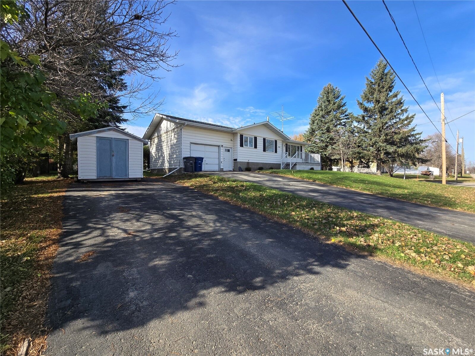 Property Photo:  280 9th Avenue  SK S0G 0K0 