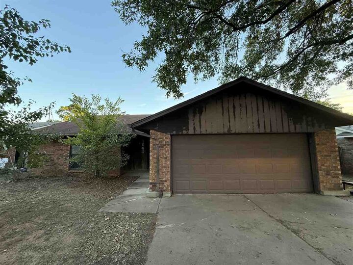 Property Photo: 1601 E 3rd Avenue OK 74074