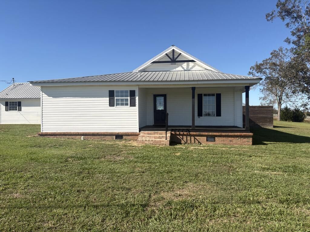 Property Photo: 7198 S County Road 33 AL 36320