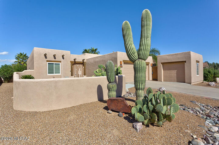 Property Photo:  2812 S Greenside Place  AZ 85614 