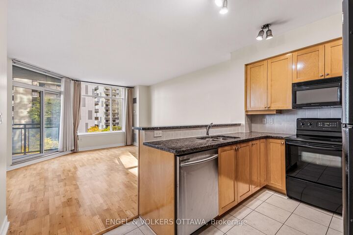 Property Photo:  570 Laurier Avenue 406  ON K1R 1C8 