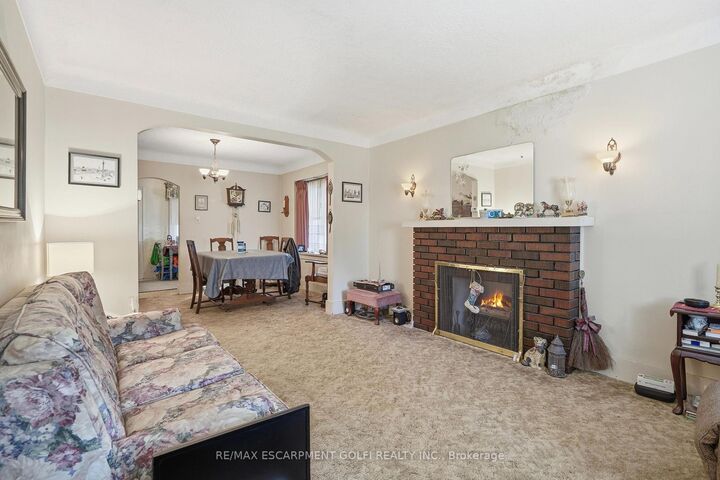 Photo de la propriété:  34 Pinecrest Avenue  ON L2T 1C8 