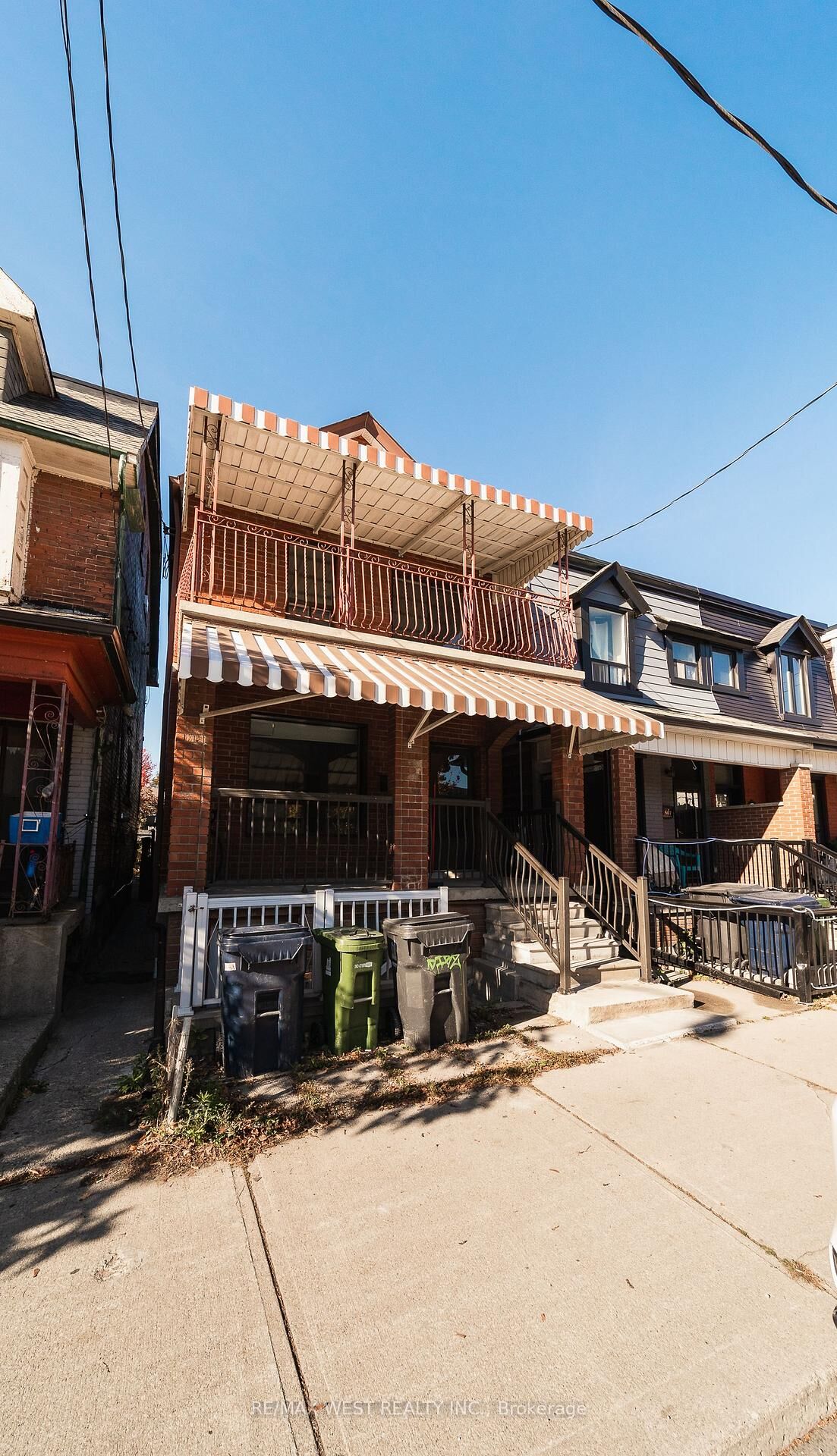 Property Photo: 862 Ossington Avenue Main ON M6G 3V1
