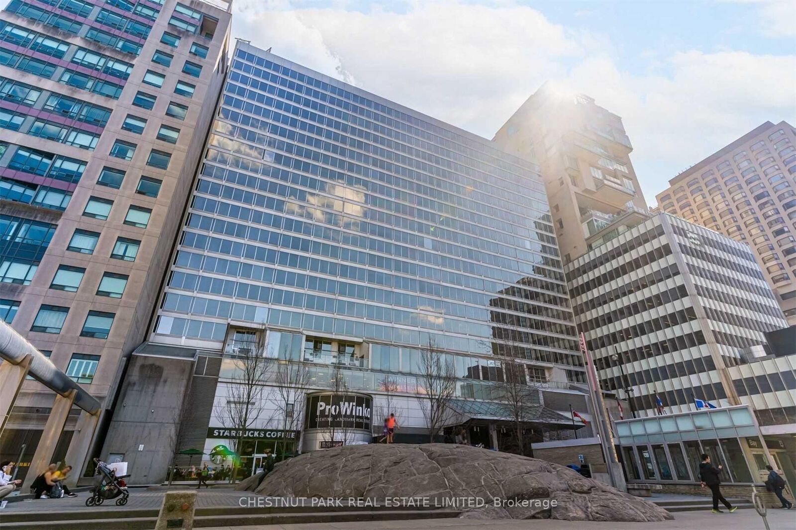 Property Photo:  110 Bloor Street W 1206  ON M5S 2W7 
