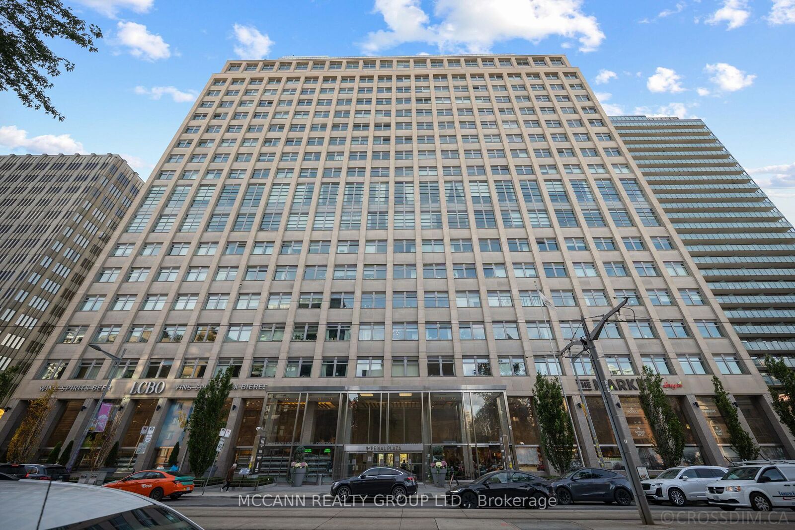 Property Photo: 111 St Clair Avenue W 1602 ON M4V 1N5