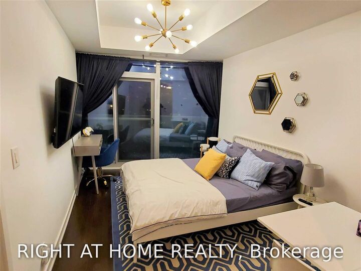 Photo de la propriété:  14 York Street 4902  ON M5R 2G3 