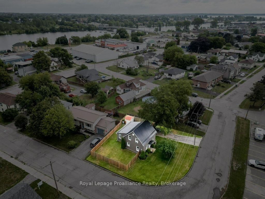 Property Photo: 61 Pelham Street ON K8V 4T8