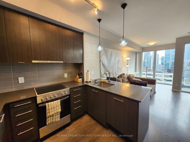 Property Photo:  435 Richmond Street W 1505  ON M5V 0N3 