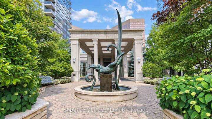 Property Photo: 15 Greenview Avenue 2413 ON M2M 4M7