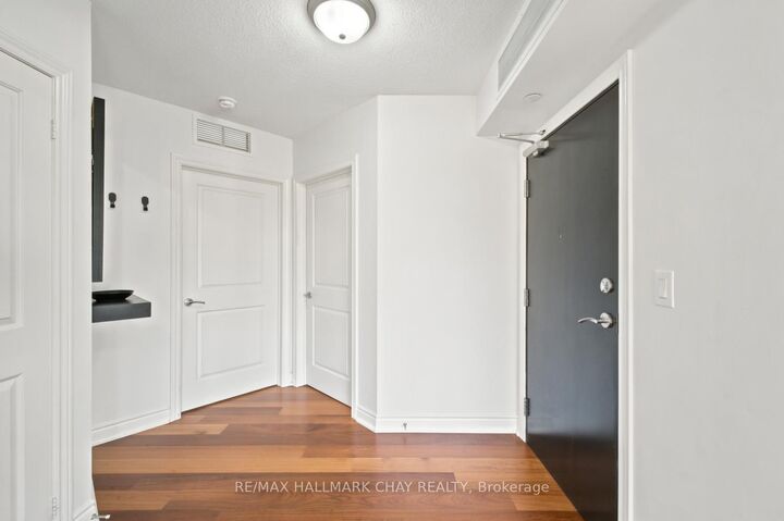 Property Photo:  149 Church Street 607  ON L0G 1T0 