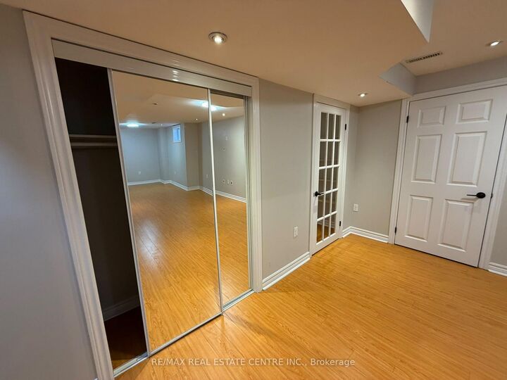 Property Photo: 7448 Village Walk N/A Basement ON L5W 2V7