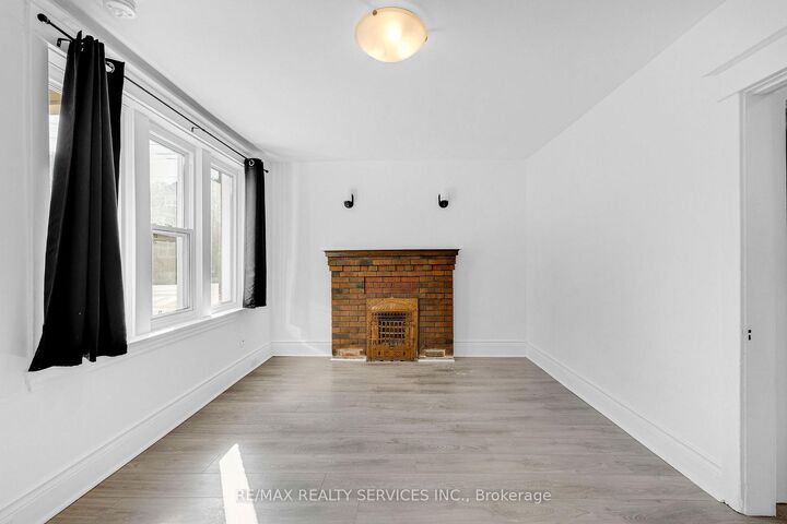 Property Photo:  5 Fairholt Road N 7  ON L8M 2S9 