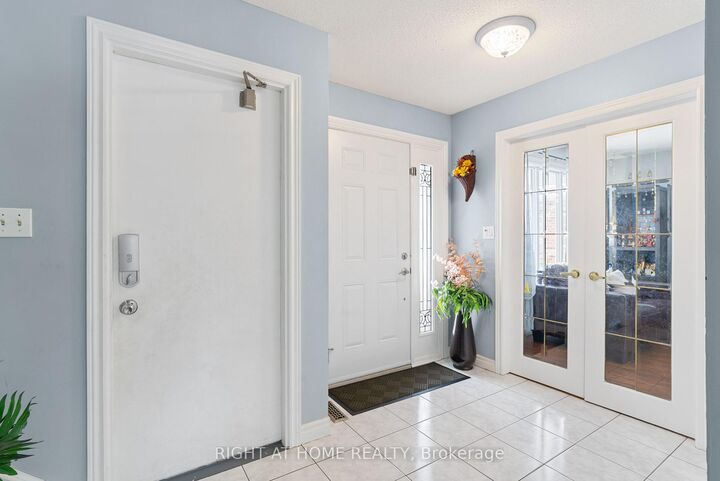 Property Photo:  242 Colette Drive  ON N6E 3S8 