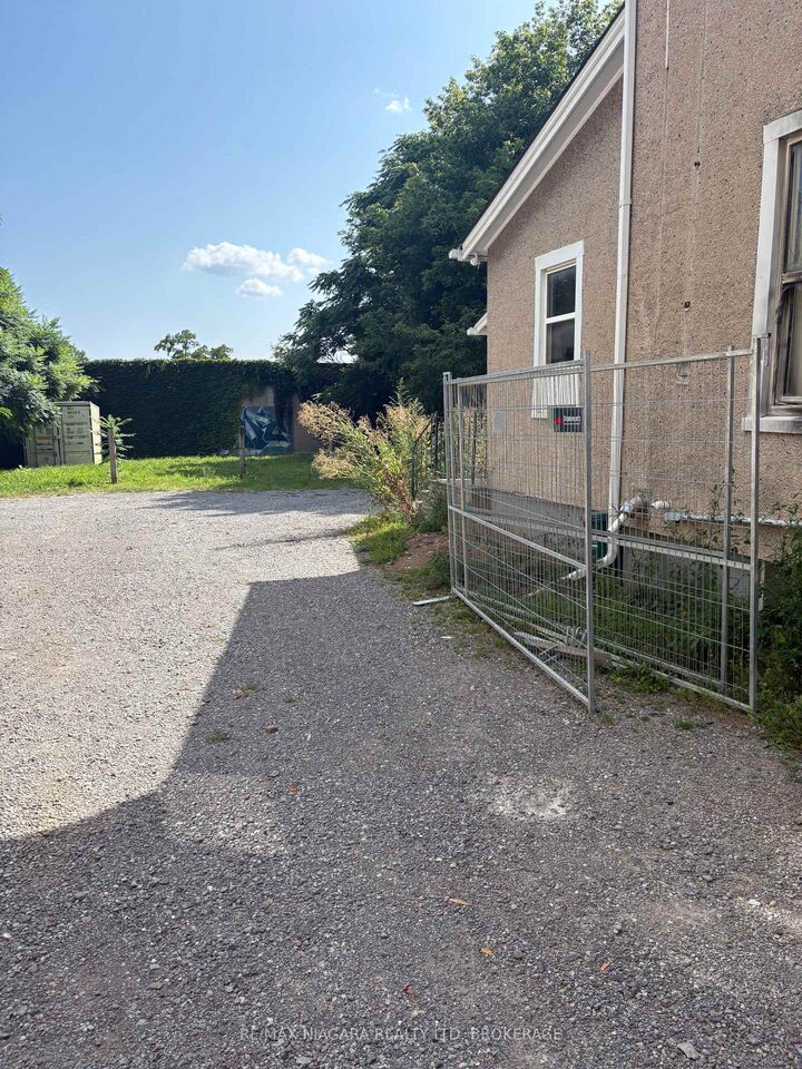 Property Photo:  100 Queenston Street  ON L2R 2Z3 