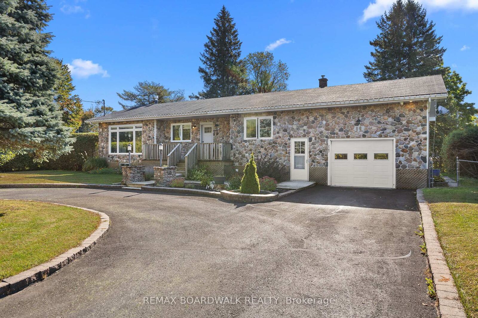 Property Photo: 2187 Des Pins Street ON K0A 2M0