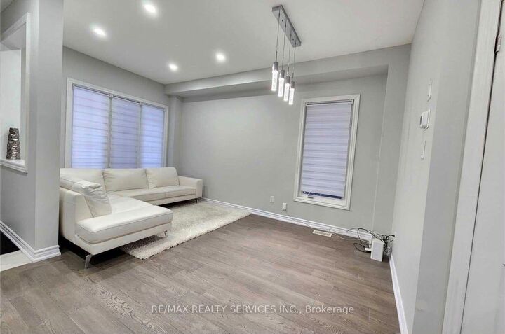 Property Photo:  91 Daden Oaks Drive  ON L6P 3R9 