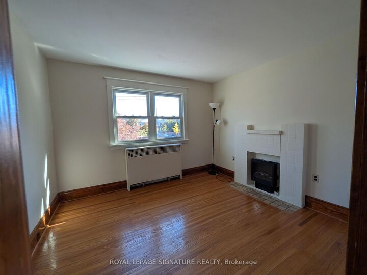 Property Photo:  156 Park Row S 2  ON L8K 2J8 