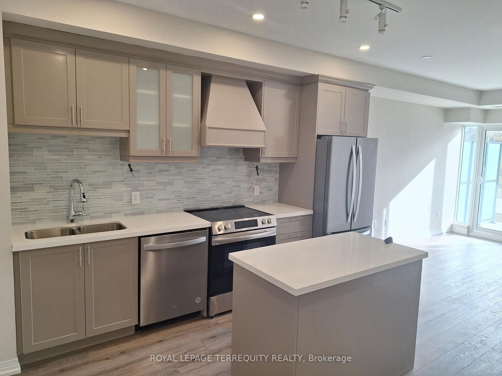 Property Photo:  50 Herrick Avenue Gl05  ON L2P 0G3 