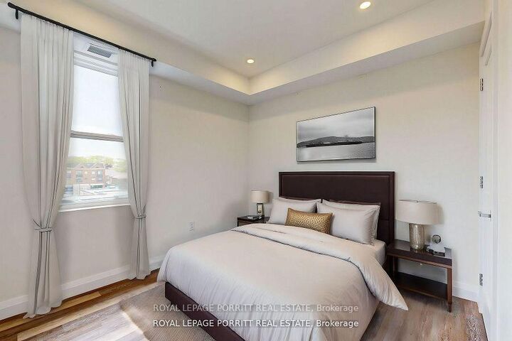 Property Photo:  254 Armadale Avenue #1  ON M6S 3X4 