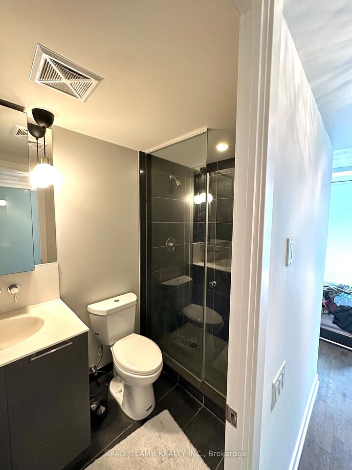 Property Photo:  650 King Street 513  ON M5V 1M7 