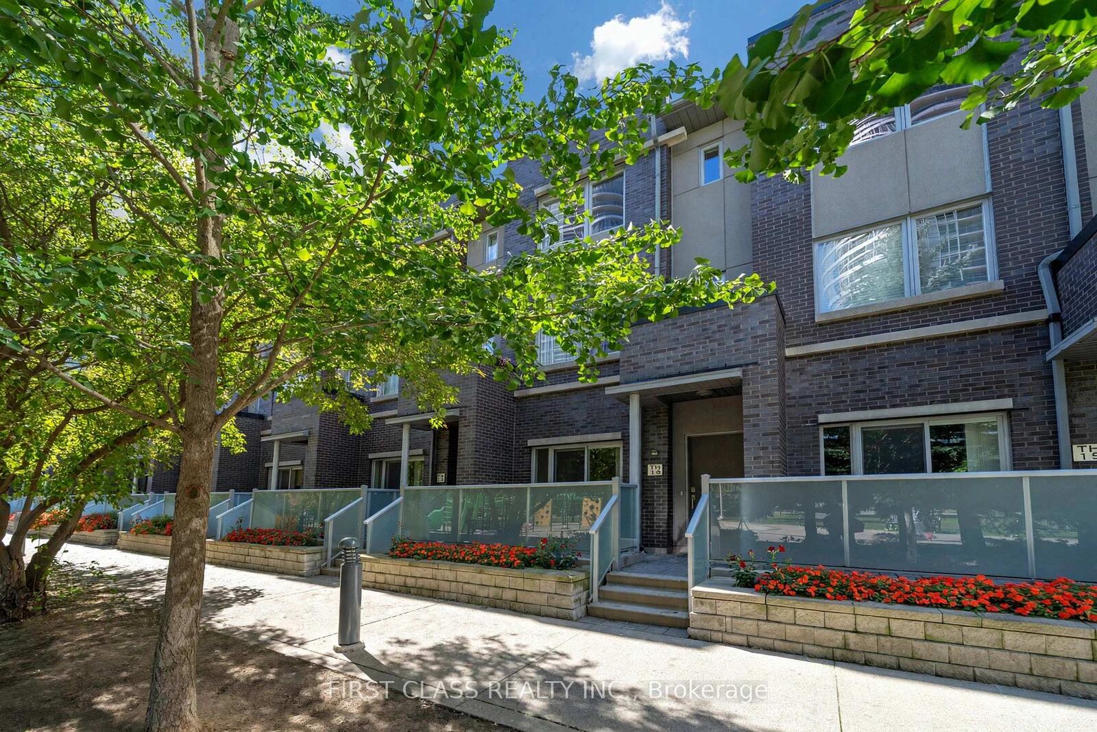 Property Photo:  310 Village Green Square 14  ON M1S 0L1 