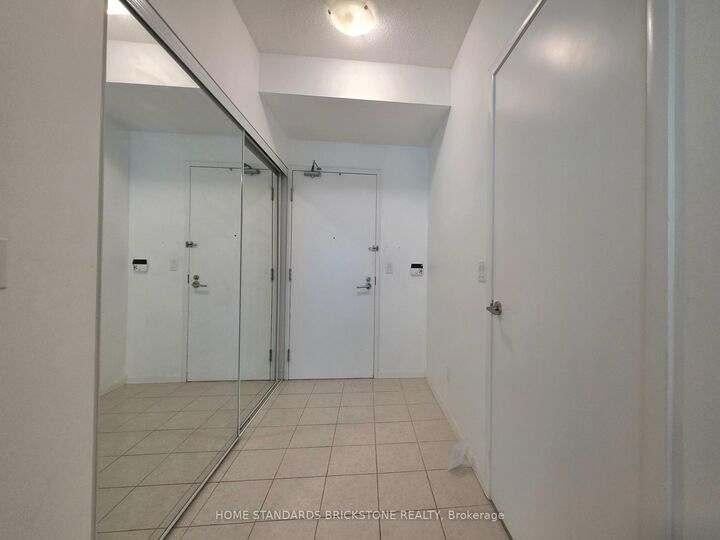 Property Photo:  215 Fort York Boulevard 2708  ON M5V 4A2 