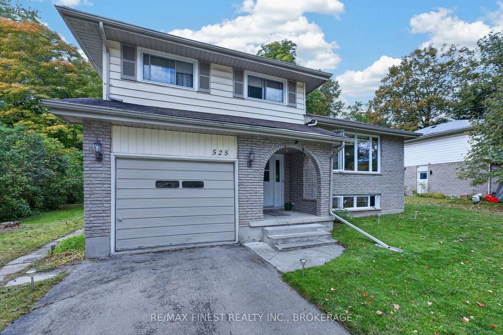 Property Photo:  525 Whites Road  ON K8V 5P8 