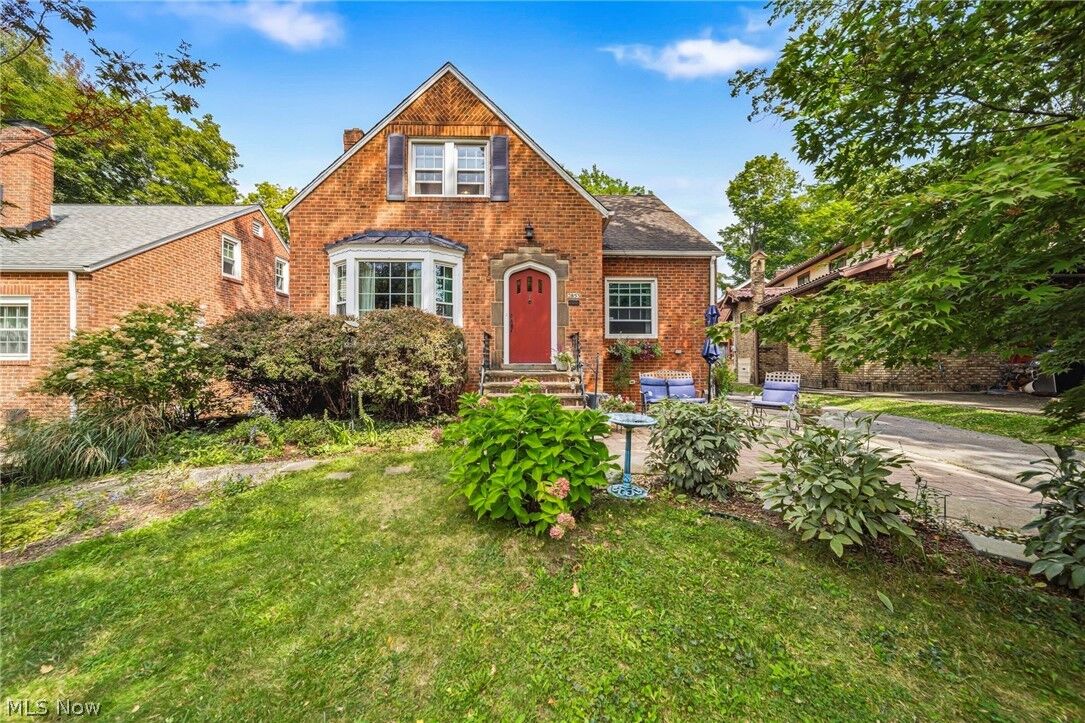 Property Photo:  2853 Washington Boulevard  OH 44118 