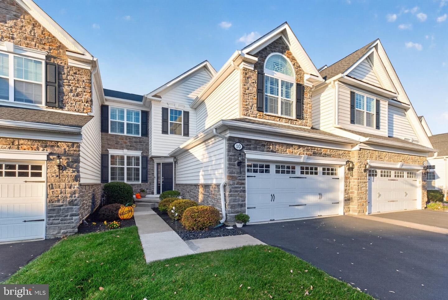 Property Photo:  10 Hillyer Lane  PA 18940 