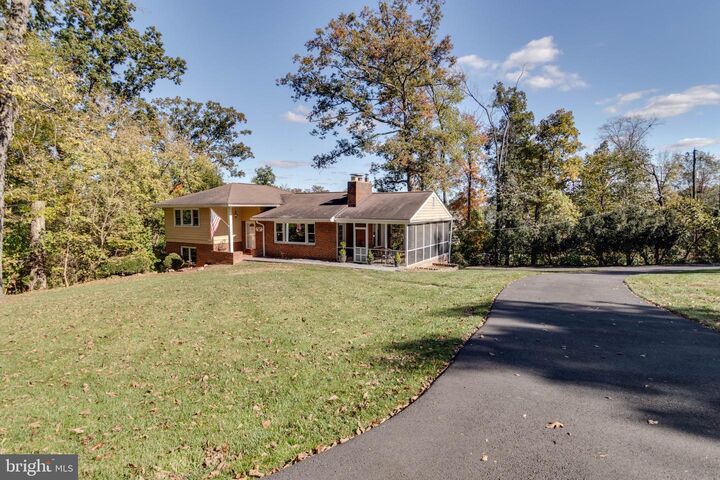 Property Photo:  19750 Island Avenue  VA 20147 