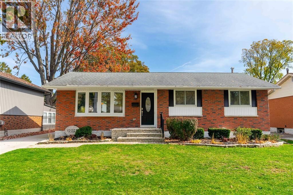 Property Photo:  1084 Hagle Street  ON N7V 4B1 