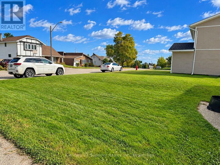 Property Photo:  20 Birch Crescent  ON P0T 2W0 