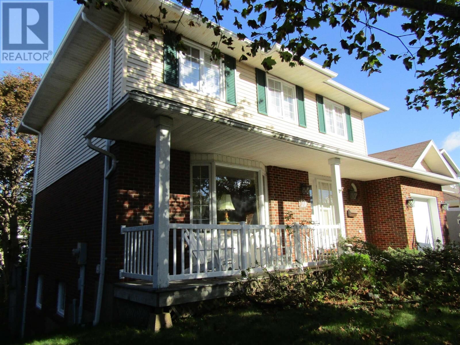 Property Photo:  10 Amberwood Court  NS B3M 3X7 