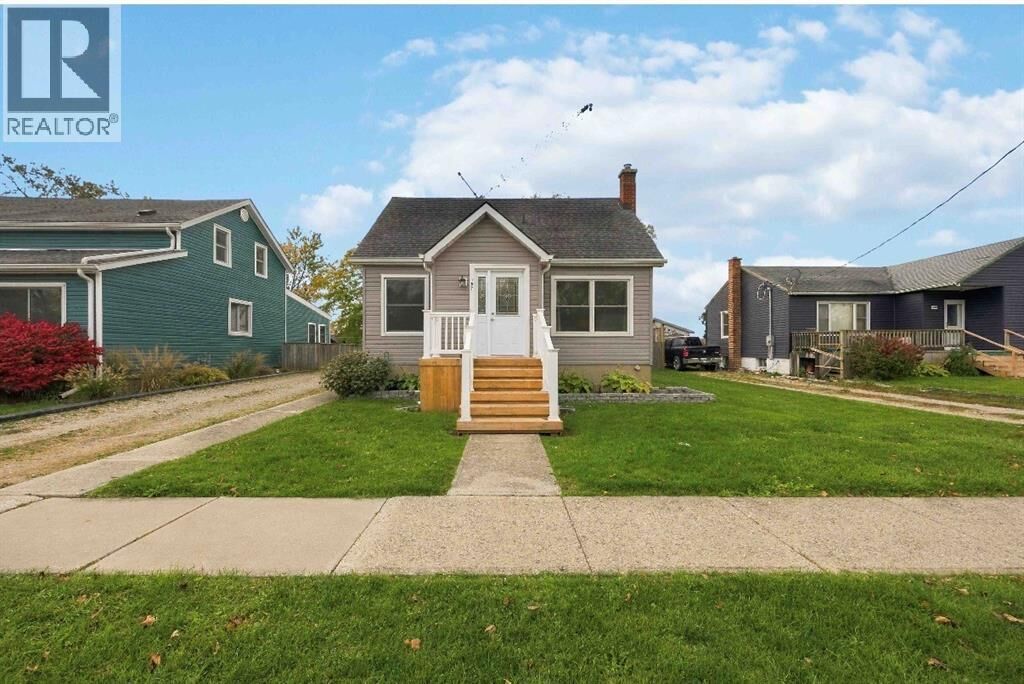 Property Photo:  197 Paget Street  ON N0N 1G0 