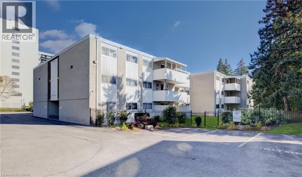 Property Photo:  24 Mooregate Crescent 202  ON N2M 2G1 