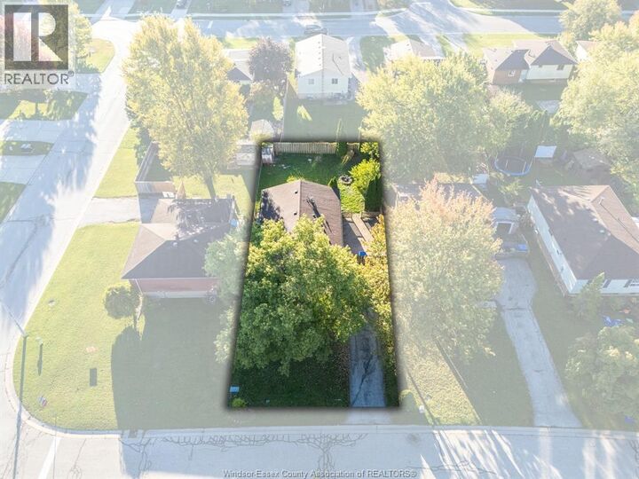 Property Photo:  264 Kelly Street  ON N8M 1V3 