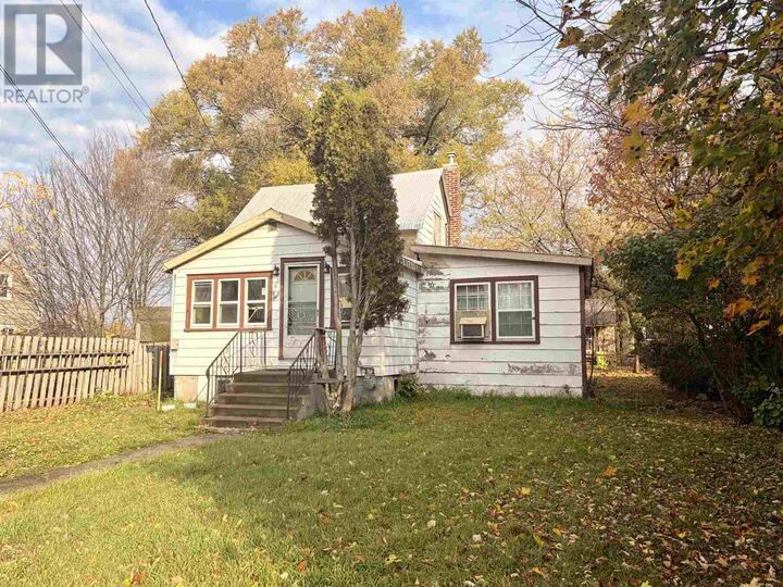 Property Photo:  6 Hawthorne Ave  ON P6B 1C5 