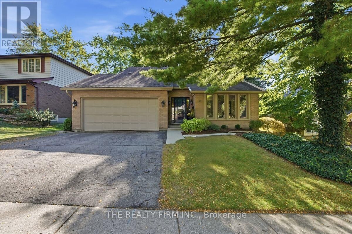 Property Photo:  11 Somerset Crescent  ON N6K 3L6 