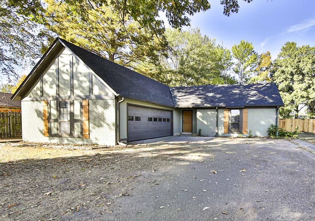 Property Photo: 1013 Roselawn Circle AR 72301