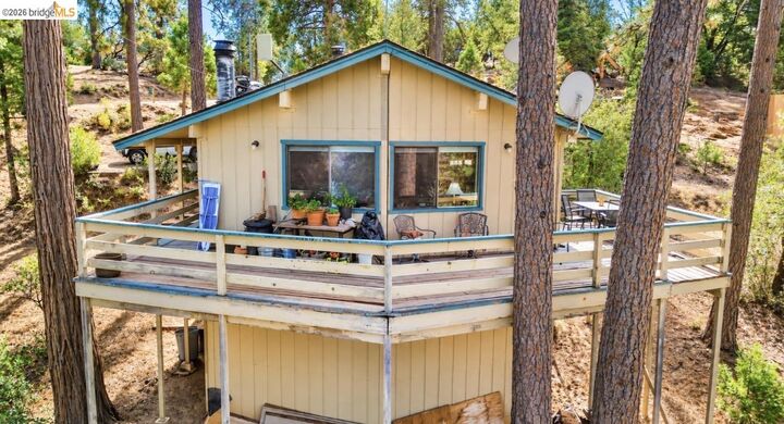 Property Photo:  12016 Hillhurst Cir  CA 95321 