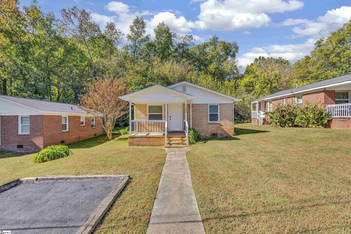 Property Photo: 208 Victor Court SC 29651