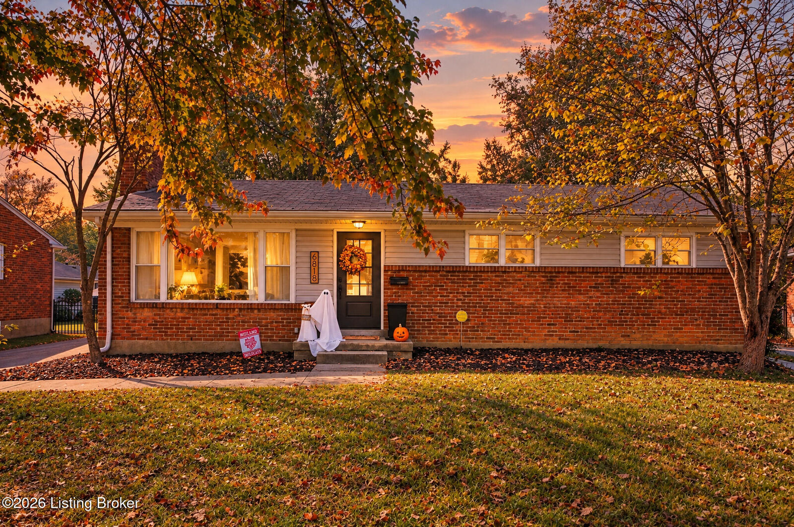 Property Photo:  6818 Green Meadow Cir  KY 40207 