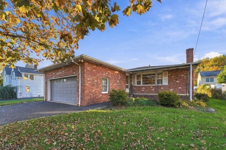 Property Photo:  2069 Prospect Ave  NJ 07076 