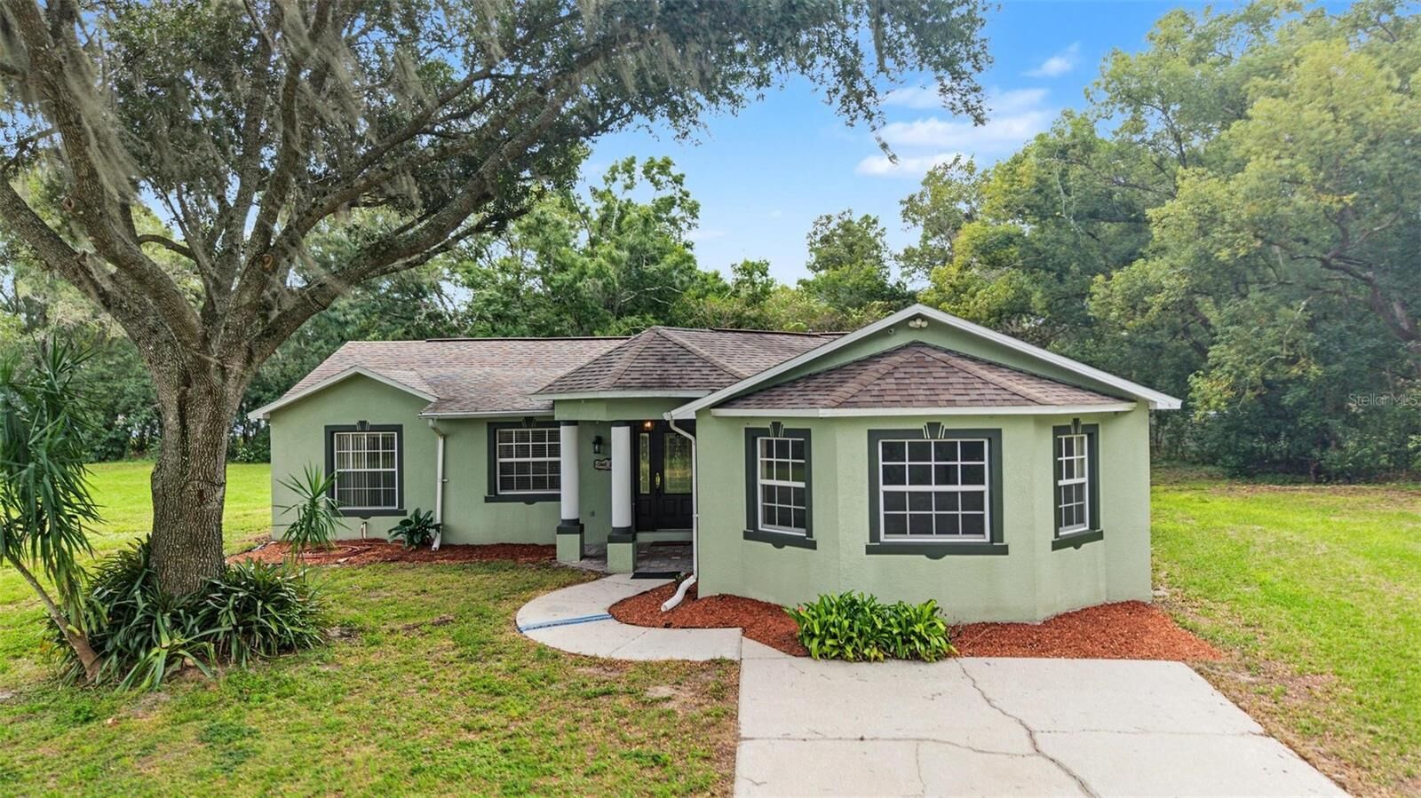 Property Photo: 10922 Tarpon Springs Road FL 33556